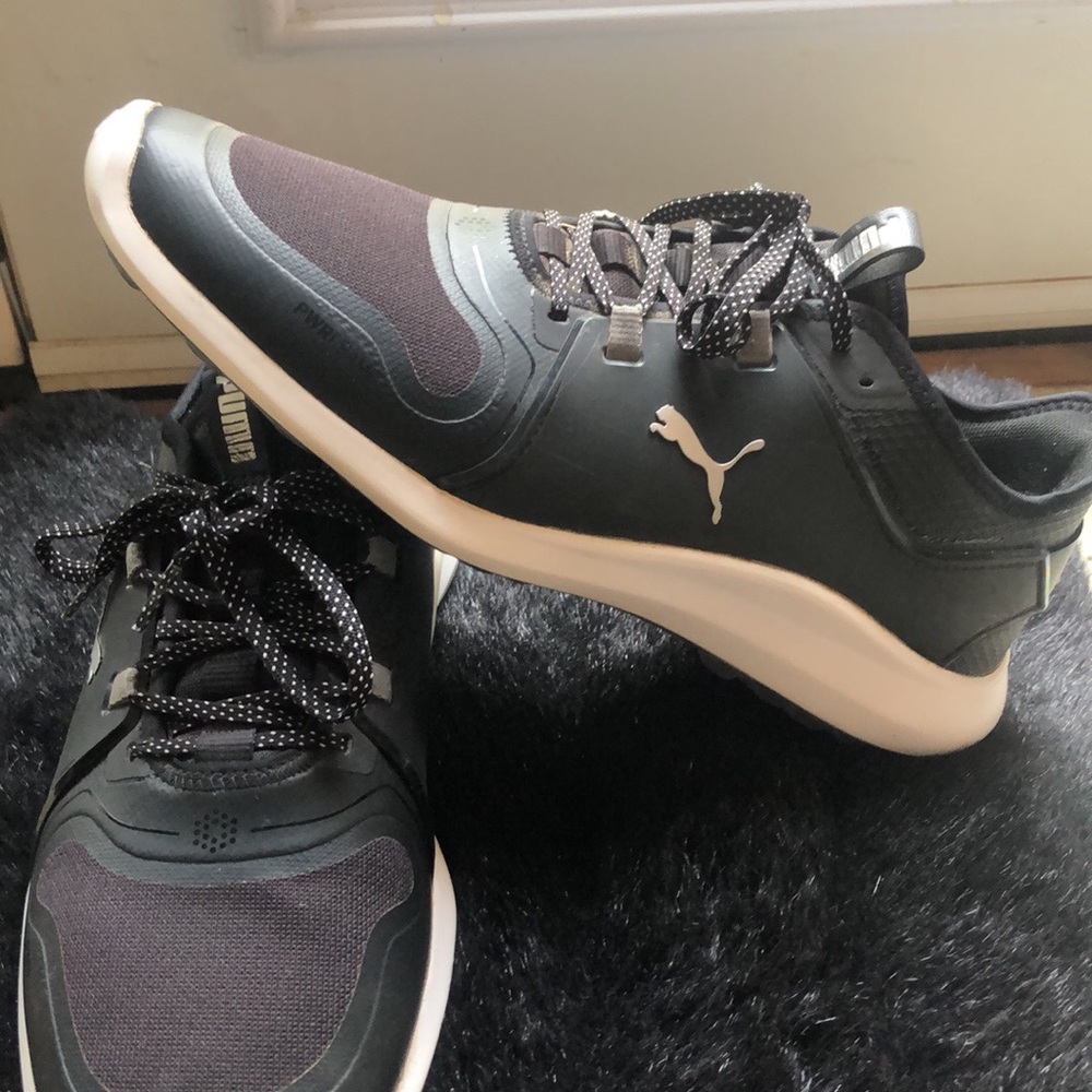 Mens Puma Golf Shoes in black with white trim around bottom. Size 8